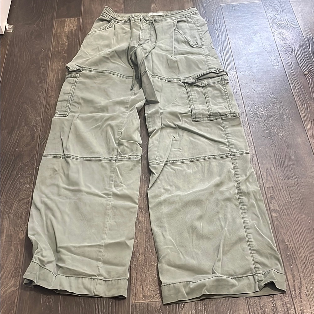 Woman’s Green Cargo Pants